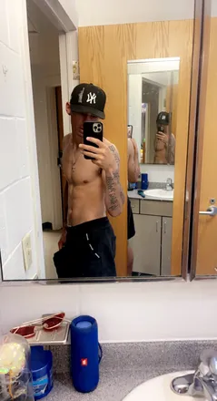 OnlyFans cuenta kevinayerss header 2
