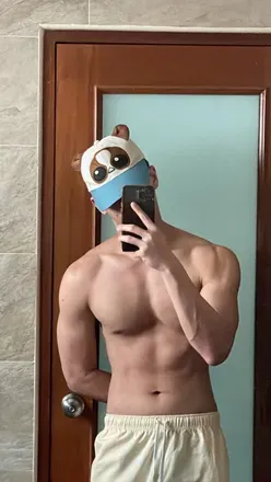 OnlyFans account  nhuskiz avatar 1
