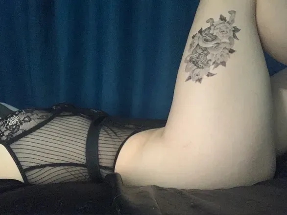 OnlyFans account  not.ur.goth.girl header 2