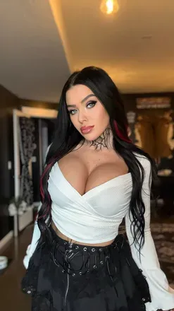 OnlyFans account  louloubellexxo avatar 1