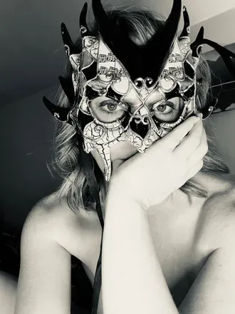 OnlyFans account  widowinmasquerade avatar 1