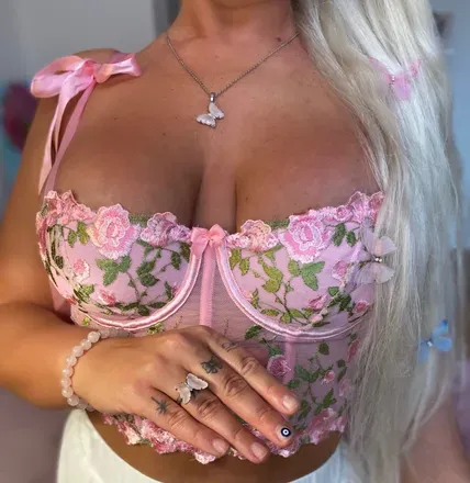 OnlyFans cuenta barbiecurve1 header 2