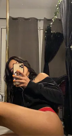 OnlyFans cuenta its_laraa header 2