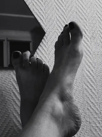 OnlyFans account  elegantfairyfeet header 2