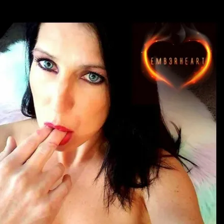 OnlyFans cuenta emb3rheart header 2
