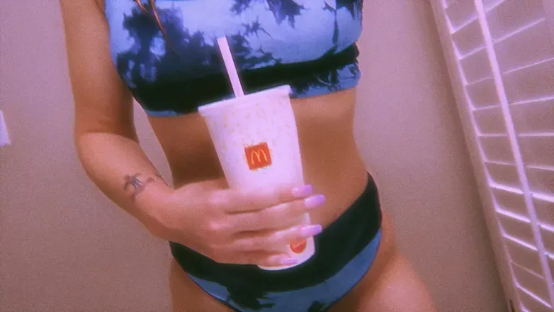 OnlyFans cuenta freetheserotonin header 2