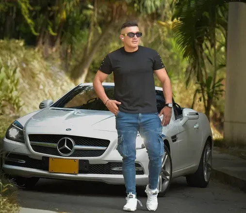 OnlyFans account  alejoxxxmenscort avatar 1