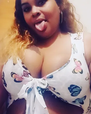 OnlyFans cuenta qu33n_redd header 2