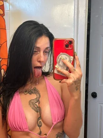 OnlyFans cuenta cherryb0mb01 header 2