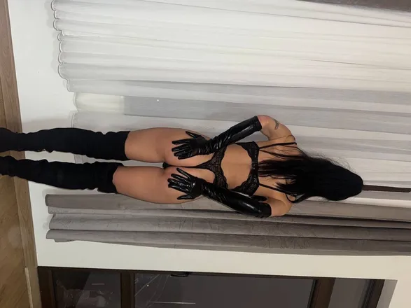 OnlyFans cuenta sophiewett header 2