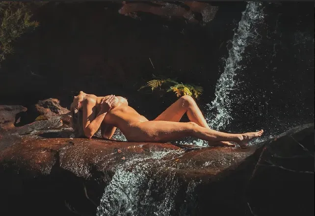 OnlyFans account  lit-elle_misssunshine header 2