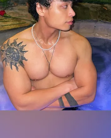 OnlyFans account  thattropicalboy header 2