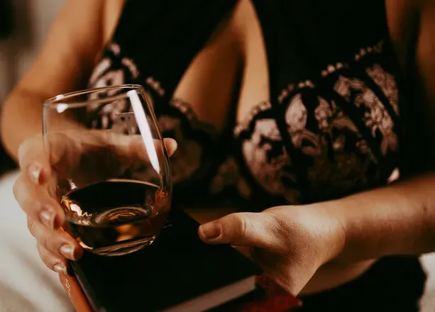 OnlyFans account  booksboobsandbooze avatar 1
