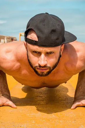OnlyFans cuenta isacromanoff27 header 2
