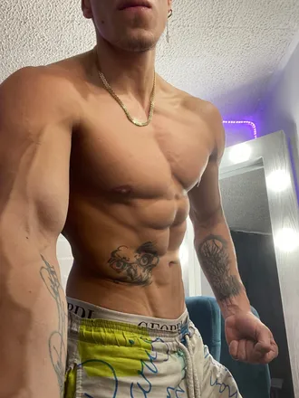 OnlyFans cuenta the_strongboy header 2