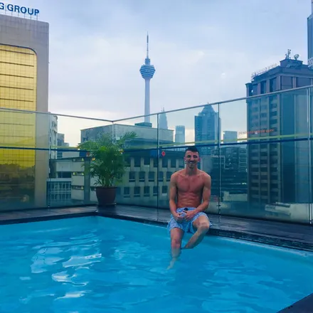 OnlyFans account  guessing123 header 2