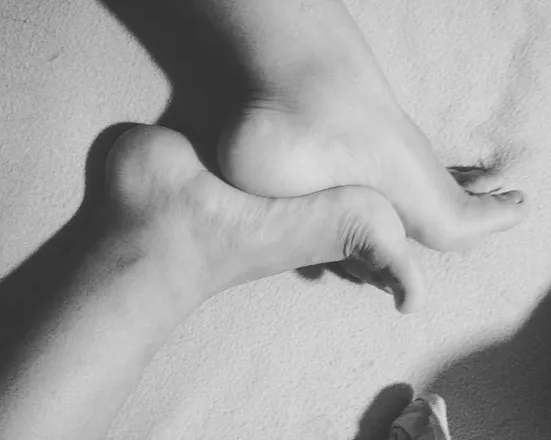 OnlyFans cuenta katlatinfeet header 2