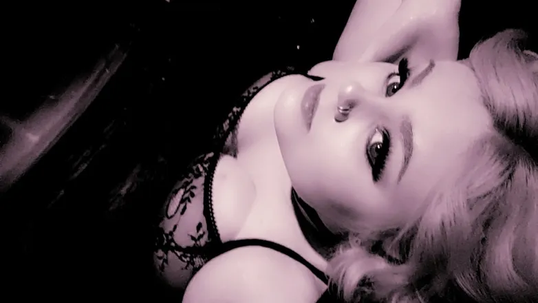 OnlyFans cuenta ellemurrie header 2
