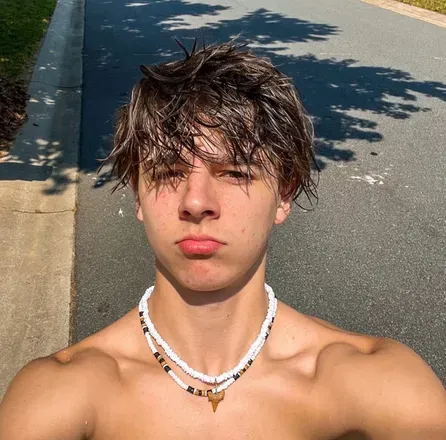 OnlyFans cuenta surfertwink avatar 1