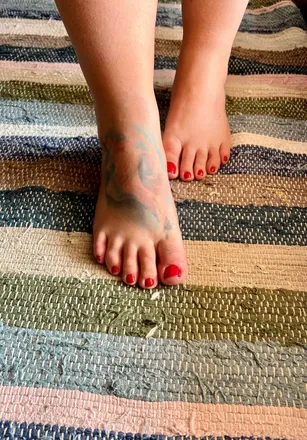 OnlyFans cuenta nessiesecrets header 2