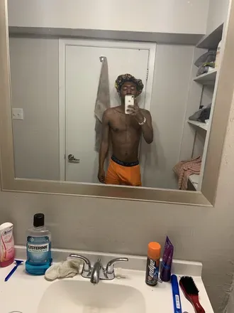OnlyFans cuenta mclovinyobitch69 header 2