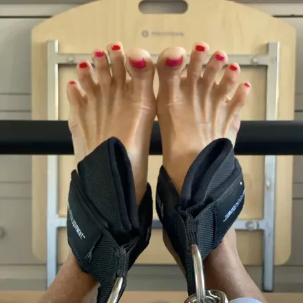 OnlyFans cuenta mytwofeetinstraps header 2