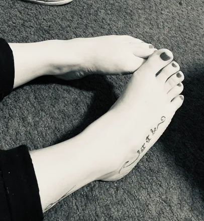 OnlyFans cuenta simplyemmysfeet header 2