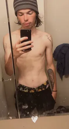 OnlyFans cuenta youngshroom202 header 2