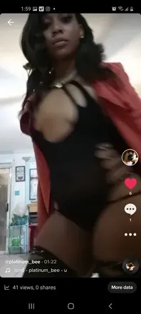 OnlyFans account  goldenbell avatar 1