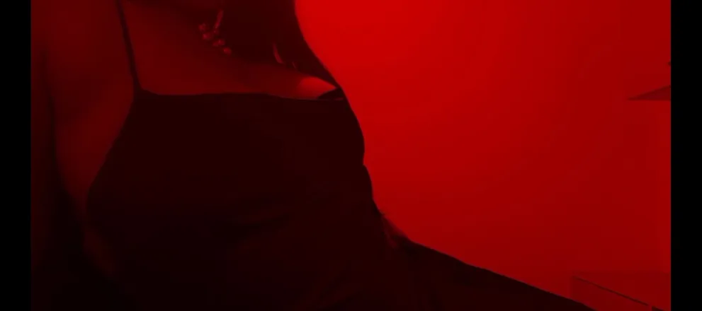 OnlyFans cuenta aisshaqandisha header 2