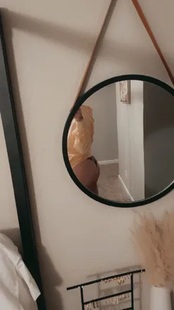 OnlyFans account  thewonderingmom header 2