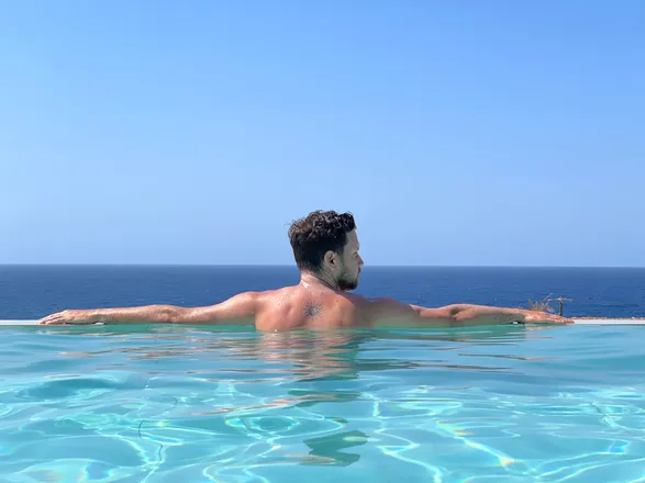 OnlyFans cuenta theroamingfeet header 2