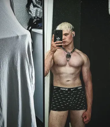 OnlyFans account  me_but_naked avatar 1