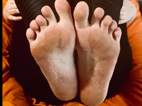 OnlyFans cuenta tiny_t0es_ryan_m0nr0e header 2