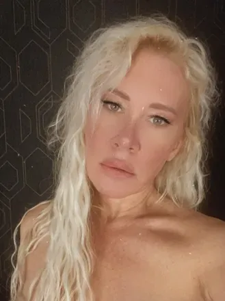 OnlyFans account  lorazvezda avatar 1
