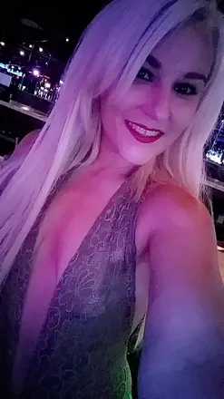 OnlyFans cuenta ashleyharty1 header 2