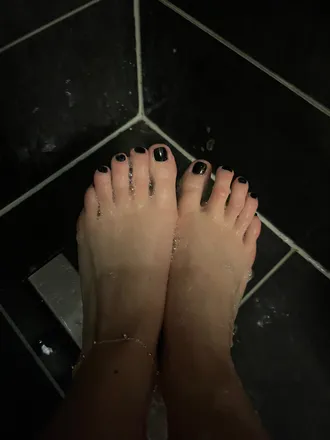OnlyFans cuenta violetsfeetx header 2