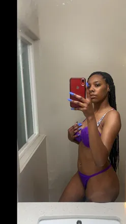 OnlyFans cuenta petitefaith header 2