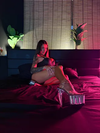 OnlyFans cuenta luxurydoll01 header 2