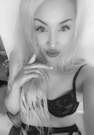 OnlyFans cuenta avrilfoxx24 avatar 1