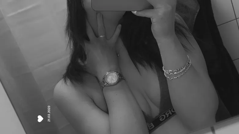 OnlyFans cuenta zeniafris header 2