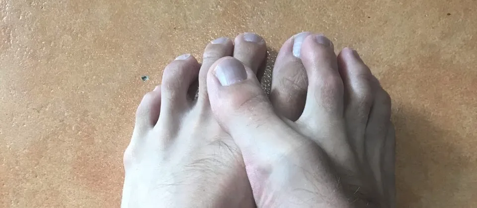 OnlyFans cuenta spanishyoungfeet header 2
