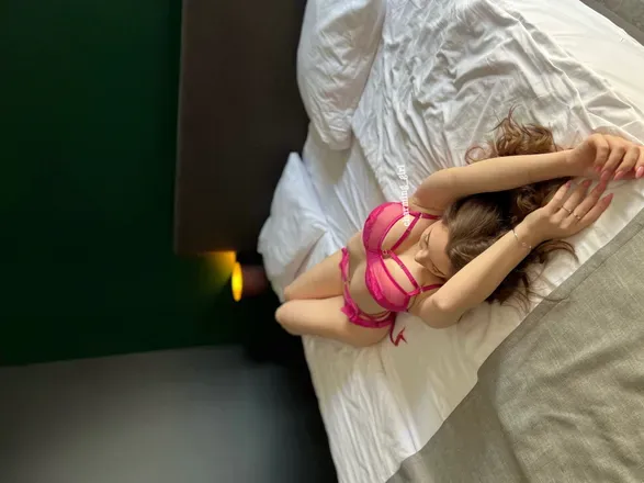 OnlyFans cuenta charming_girl header 2