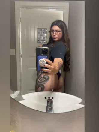 OnlyFans cuenta momarie.xo header 2