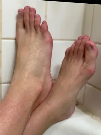 OnlyFans account  petiteprettyfeet18 avatar 1