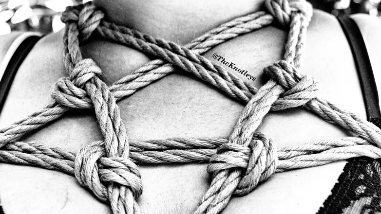OnlyFans cuenta theknotleys header 2