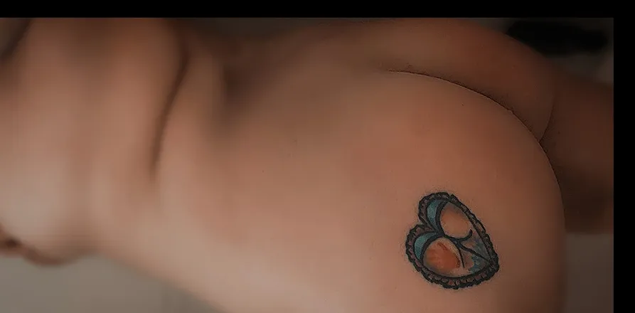 OnlyFans cuenta titsandtattsxoxo header 2