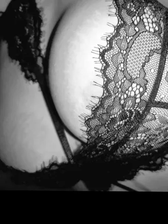 OnlyFans cuenta naughty.married.women header 2