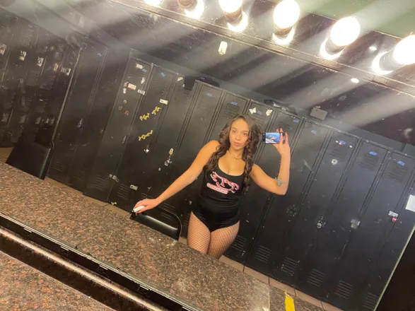OnlyFans cuenta hennyluvvv header 2