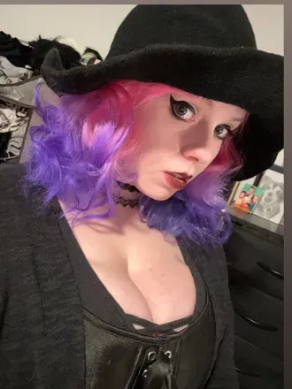 OnlyFans account  peachiepiecream avatar 1